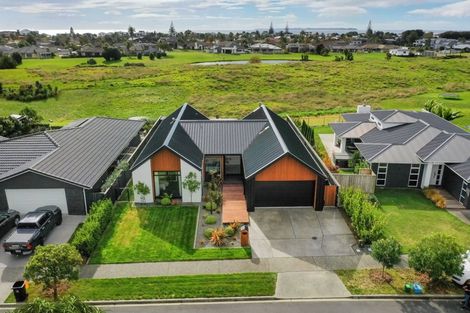 Photo of property in 28 Selliera Place, Papamoa Beach, Papamoa, 3118