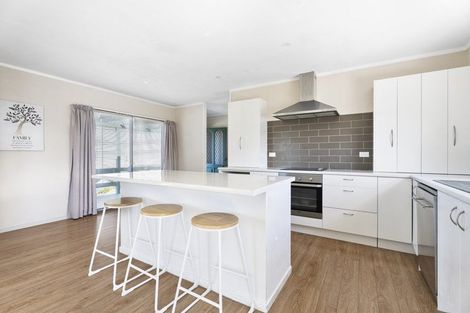 Photo of property in 21 Red Beach Road, Red Beach, 0932