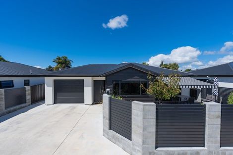 Photo of property in 49 Calder Way, Seaward Bush, 9871