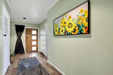 Photo of property in 37 Kawaha Point Road, Fairy Springs, Rotorua, 3015