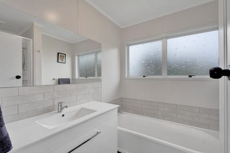 Photo of property in 14 Acacia Place, Bell Block, New Plymouth, 4312
