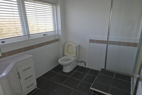 Photo of property in 2/77 Old Lake Road, Narrow Neck, Auckland, 0624
