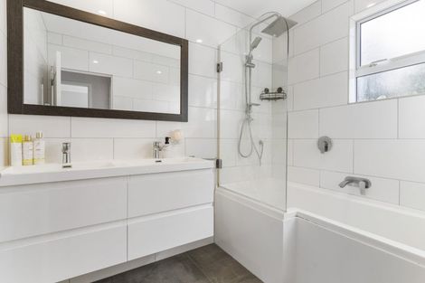 Photo of property in 23 Helleur Road, Massey, Auckland, 0614