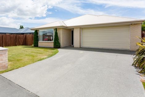 Photo of property in 37 Davaar Crescent, Broomfield, Christchurch, 8042