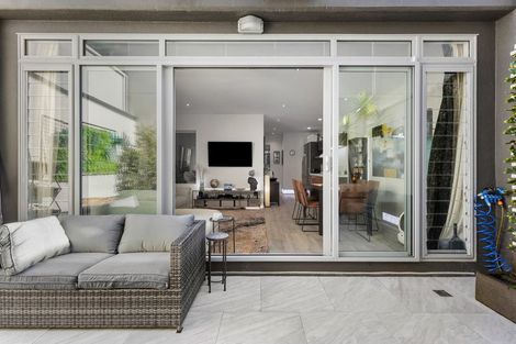 Photo of property in Las Olas De Cuba, 1/35 Torrens Terrace, Mount Cook, Wellington, 6011