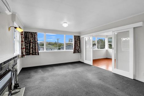 Photo of property in 16 Milne Street, Hunterville, 4730