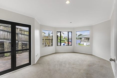 Photo of property in 2/14 Mossop Rise, Glenfield, Auckland, 0629