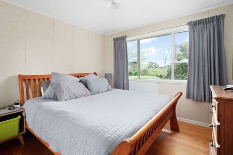 Photo of property in 121 Ennis Avenue, Pakuranga Heights, Auckland, 2010