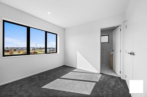 Photo of property in 7 Awhi Way, Karaka, 2578