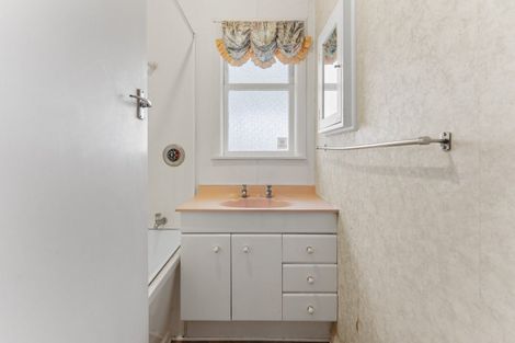 Photo of property in 81 Bartholomew Road, Levin, 5510