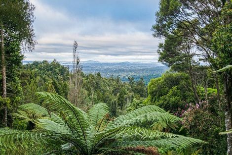 Photo of property in 408a Scenic Drive, Waiatarua, Auckland, 0612
