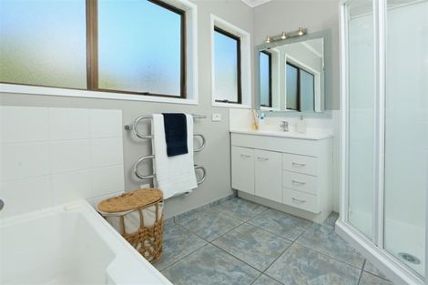 Photo of property in 5 Coey Place, Glen Eden, Auckland, 0602