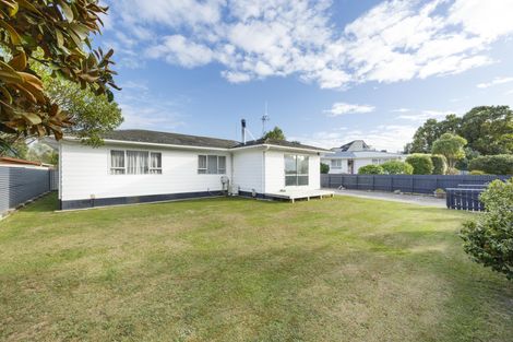 Photo of property in 27 Pinedale Parade, Milson, Palmerston North, 4414