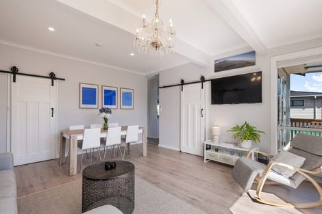 Photo of property in 114 Seaview Road, Paraparaumu Beach, Paraparaumu, 5032