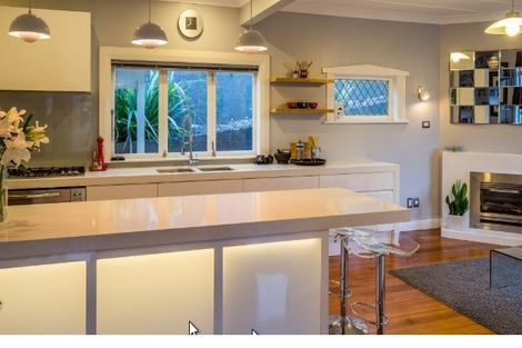 Photo of property in 102 The Parade, Island Bay, Wellington, 6023