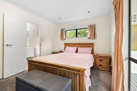 Photo of property in 11 Hiwihau Place, Glenfield, Auckland, 0629