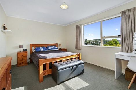 Photo of property in 102 Stewart Drive, Newlands, Wellington, 6037