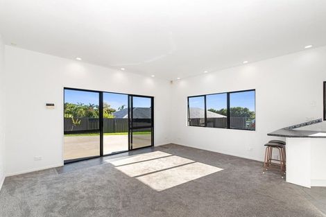 Photo of property in 8 Burgundy Park Avenue, Henderson, Auckland, 0612