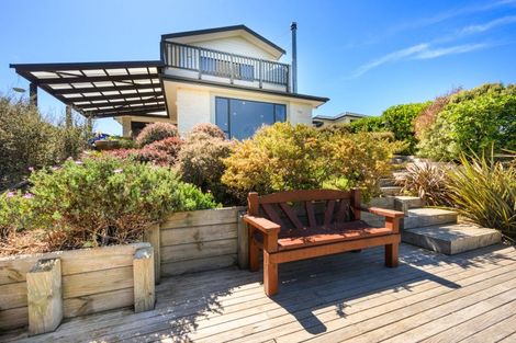 Photo of property in 70 Pacific Drive, Fitzherbert, Palmerston North, 4410