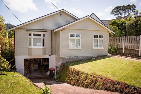Photo of property in 17 Ranui Crescent, Khandallah, Wellington, 6035