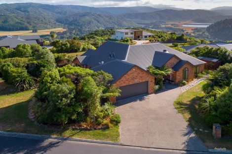 Photo of property in 70 Mount Marua Way, Timberlea, Upper Hutt, 5018