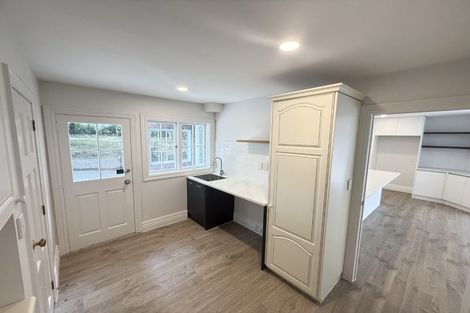 Photo of property in 14 Amreins Road, Waitakere, Henderson, 0782