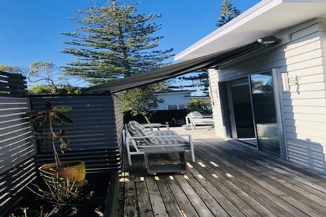 Photo of property in 15 Old Lake Road, Narrow Neck, Auckland, 0624