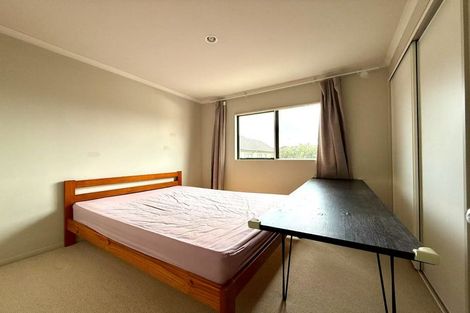 Photo of property in 8 Applebox Lane, Henderson, Auckland, 0612
