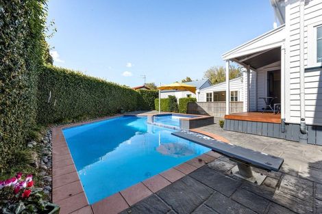 Photo of property in 110 Victoria Street, Cambridge, 3434