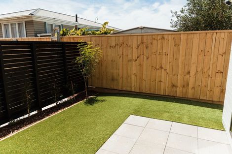 Photo of property in 16/12 Tawa Road, Te Atatu Peninsula, Auckland, 0610