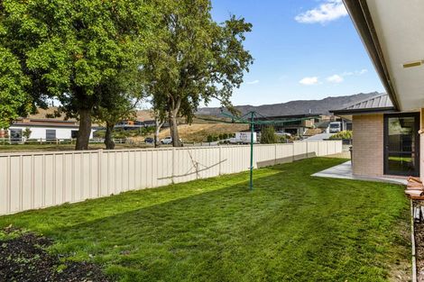 Photo of property in 58 Stratford Drive, Mount Pisa, Cromwell, 9383
