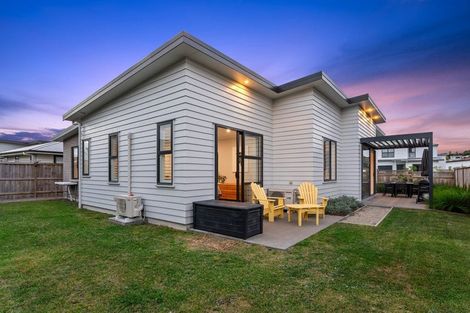 Photo of property in 7 Onekura Street, Red Beach, 0932