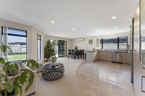 Photo of property in 25 Geneva Terrace, Kelvin Grove, Palmerston North, 4414
