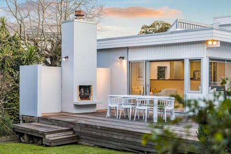 Photo of property in 16 Prestige Place, Castor Bay, Auckland, 0620