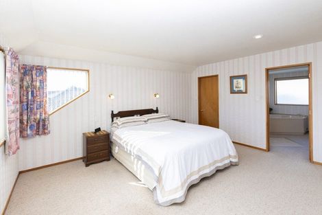 Photo of property in 18 Huntingdon Place, Avonhead, Christchurch, 8042
