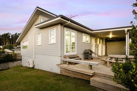 Photo of property in 8 Japonica Crescent, Ranui, Porirua, 5024