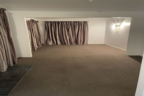 Photo of property in 2/92 Moore Street, Hillcrest, Auckland, 0627