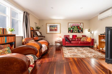 Photo of property in 19 Moir Street, Mount Victoria, Wellington, 6011