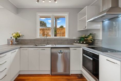 Photo of property in 37 Cardiff Road, Pakuranga, Auckland, 2010