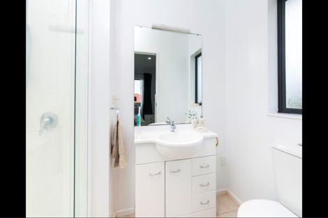 Photo of property in 22 Ashmere Lane, Weymouth, Auckland, 2103
