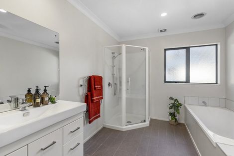 Photo of property in 4 Edington Grove, Churton Park, Wellington, 6037
