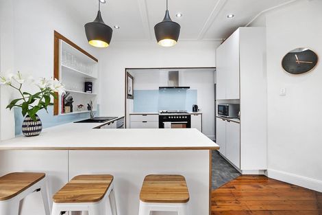 Photo of property in 402 Queens Drive, Lyall Bay, Wellington, 6022