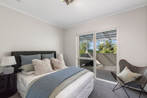 Photo of property in 41 Pohutukawa Avenue, Red Beach, 0932