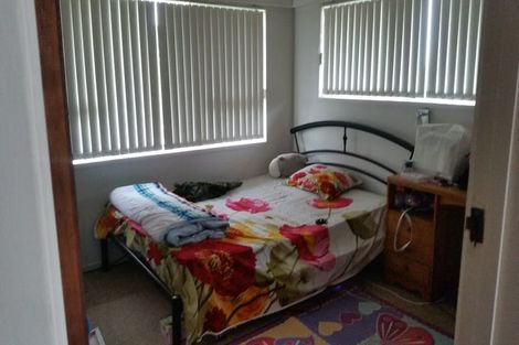 Photo of property in 940 East Coast Road, Northcross, Auckland, 0630