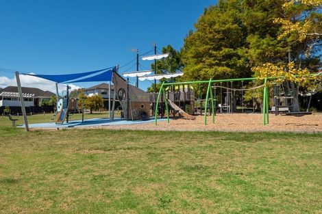 Photo of property in 2/13 Montgomery Avenue, Belmont, Auckland, 0622