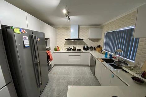 Photo of property in 5a Orchid Place, Te Atatu South, Auckland, 0610