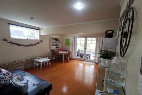 Photo of property in 105 Selwyn Crescent, Forrest Hill, Auckland, 0620