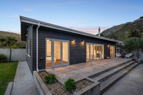 Photo of property in 14 Whitfield Street, Sumner, Christchurch, 8081