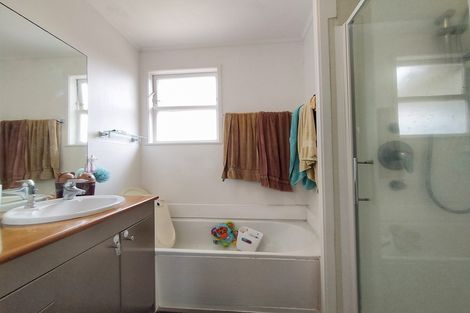 Photo of property in 11 Malvina Place, Bucklands Beach, Auckland, 2014