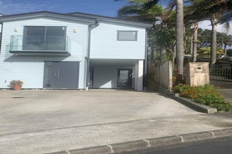 Photo of property in 14 Bonnard Place, West Harbour, Auckland, 0618